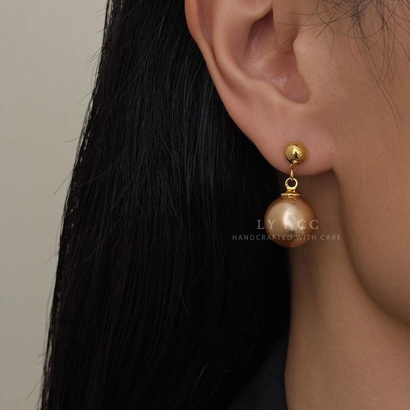 Retro elegant minimalist gold pearl earrings, high-end classic warm pearl earrings, niche light luxury earrings for women
