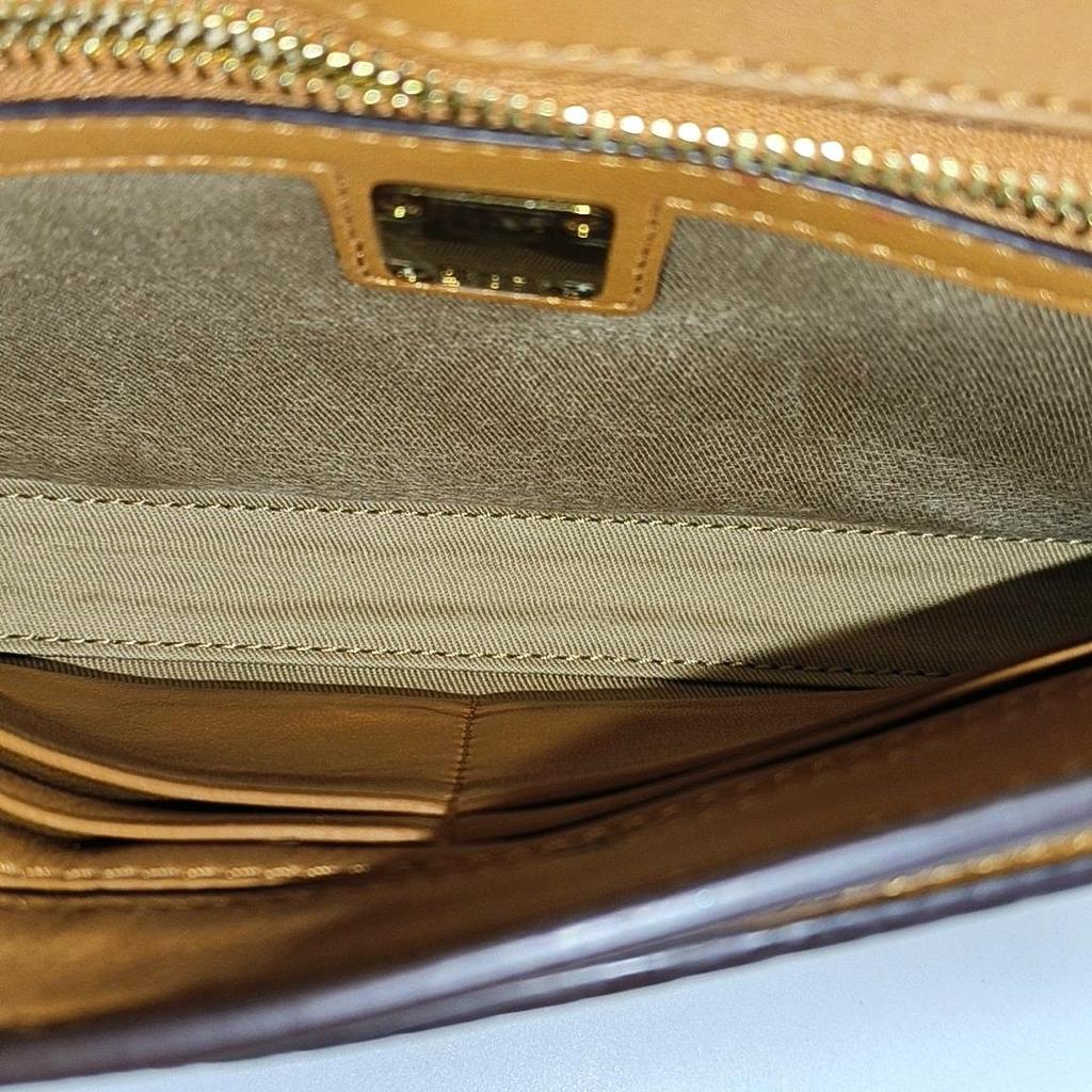 [Pre-Owned] Millie Visetos Classic Monogram Print Light Trendy Cool Girl Flap Chain Crossbody Bag Medium - Very Good #A168SB