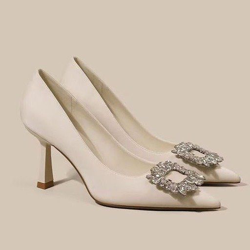 Туфли-лодочки из лакированной кожи телесного цвета, темпераментные, для通勤, новые, французские, со стразами, с квадратной пряжкой, универсальные, на высоком каблуке, женские