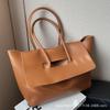 Retro Niche Bag Women's 2025 New Korean Version Fashion Large Capacity Shoulder Bag Simple Commuter Tote Bag