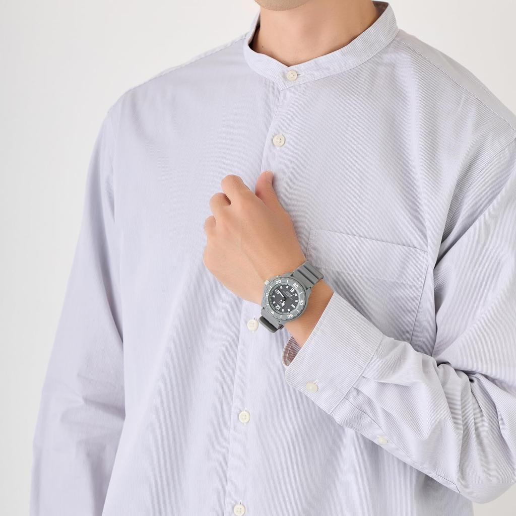 Мужские аналоговые наручные часы Citizen Q&Q, Радиоуправляемые, Работающие от солнечной энергии, Водонепроницаемость 10 АТМ, Уретановый ремешок, Серые, D02A-003VK