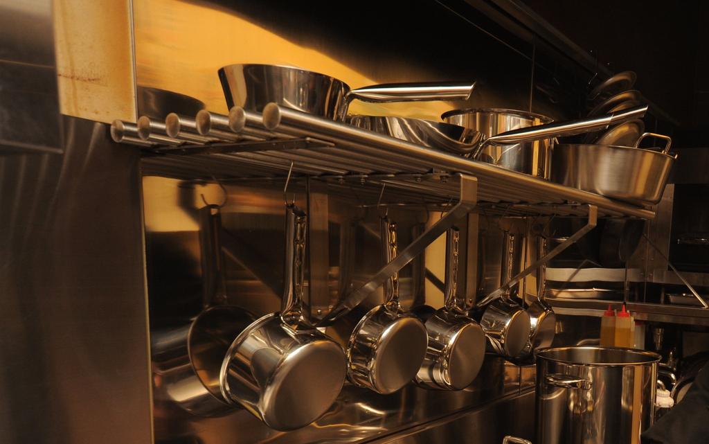 EBM Molybdenum II Pot 21cm Without Lid (with Scale)