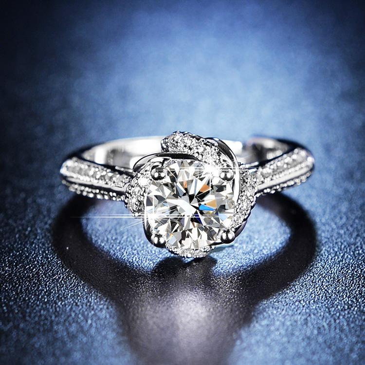 Кольцо-фонтан с розой Женское корейское издание Легкое роскошное модное кольцо с четырьмя когтями и имитацией бутона цветка моцарелла с бриллиантом