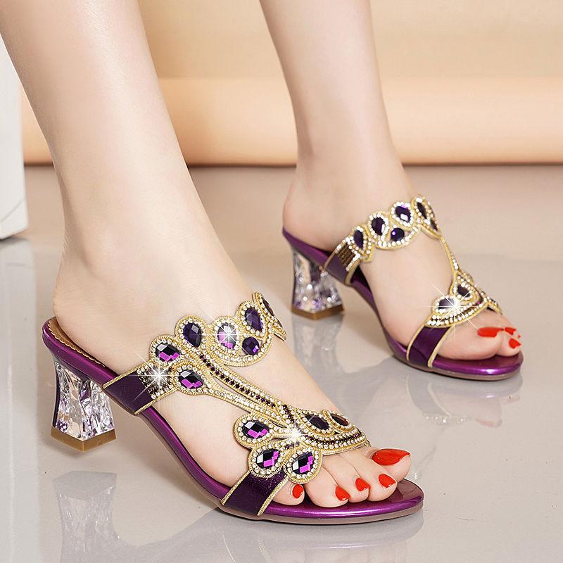 Мода 2025 Новые Модные Сандалии Женские Сандалии с Бриллиантами Туфли на Высоком Каблуке Тапочки Нескользящие Банкетные Туфли Бриллиантовые Пляжные Туфли Женские