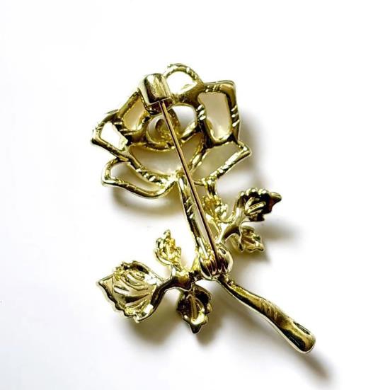 Women Brooch Hollow 3D Rose Flower Design Alloy Pin Suits Coats Sweaters Badge Commuting Dating