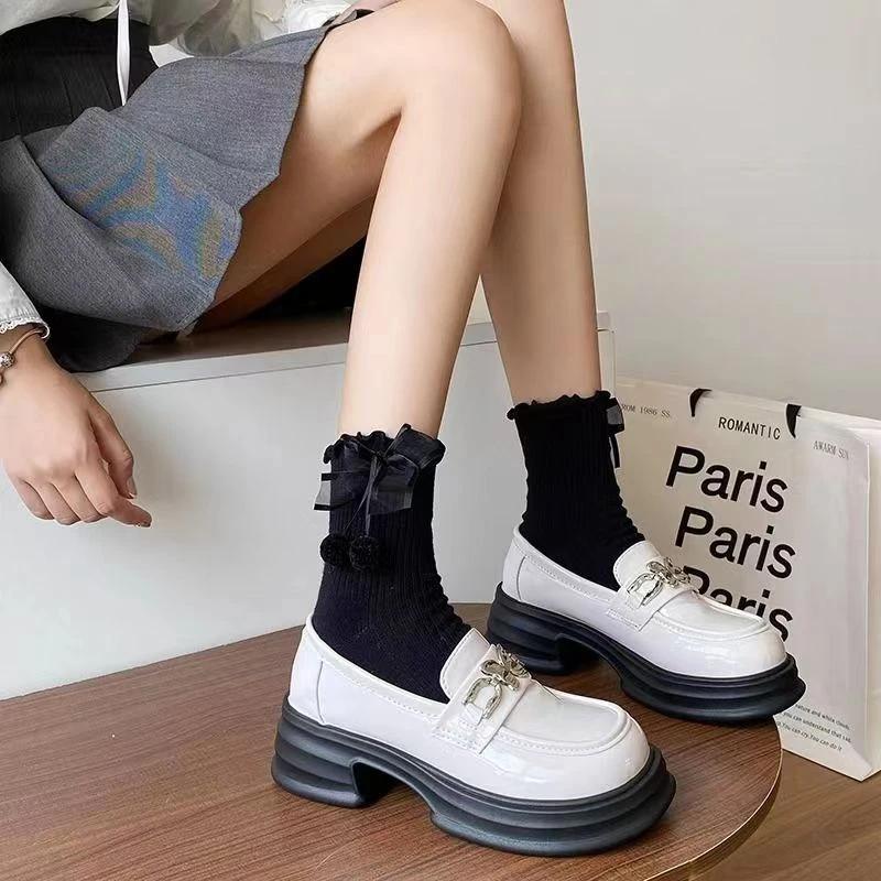 Новая весенне-осенняя высококачественная женская обувь, модные туфли-лоферы с круглым носком на среднем каблуке, украшенные бантом и металлической фурнитурой