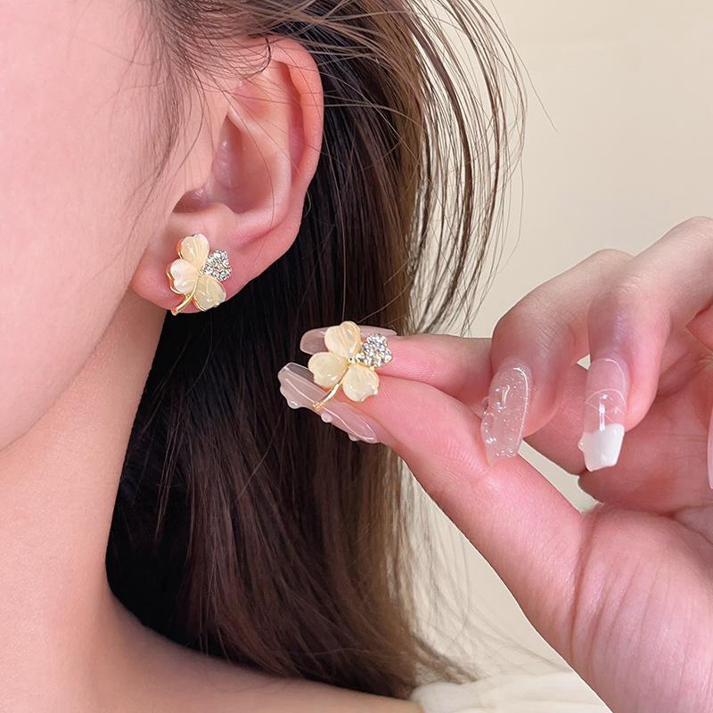 Серебряные серьги-игл с цветком из кошачьего глаза - элегантный, универсальный модный аксессуар для женщин