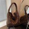 Large Capacity Leopard Print Bag Women's Fashion Versatile Shoulder Bag Retro Casual Commuter Tote Bag