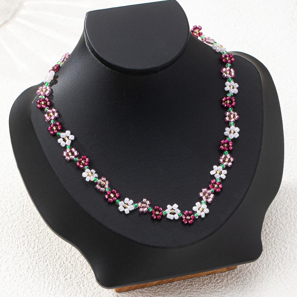 Ручная плетеная necklace в форме лепестка, свежий, милый и элегантный, носить разноцветную шейную цепочку из бисера-риса.