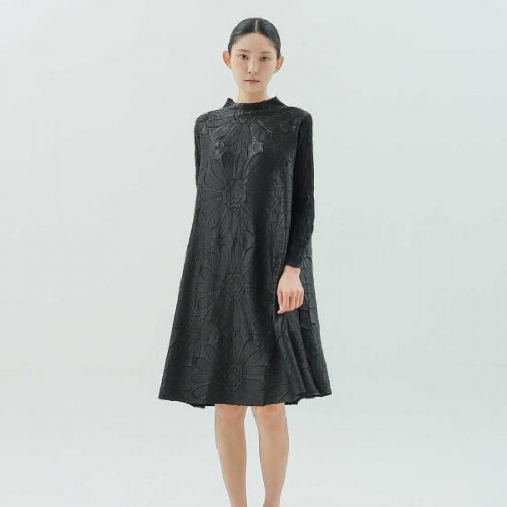 Plara Cosmos Pleats Dress
