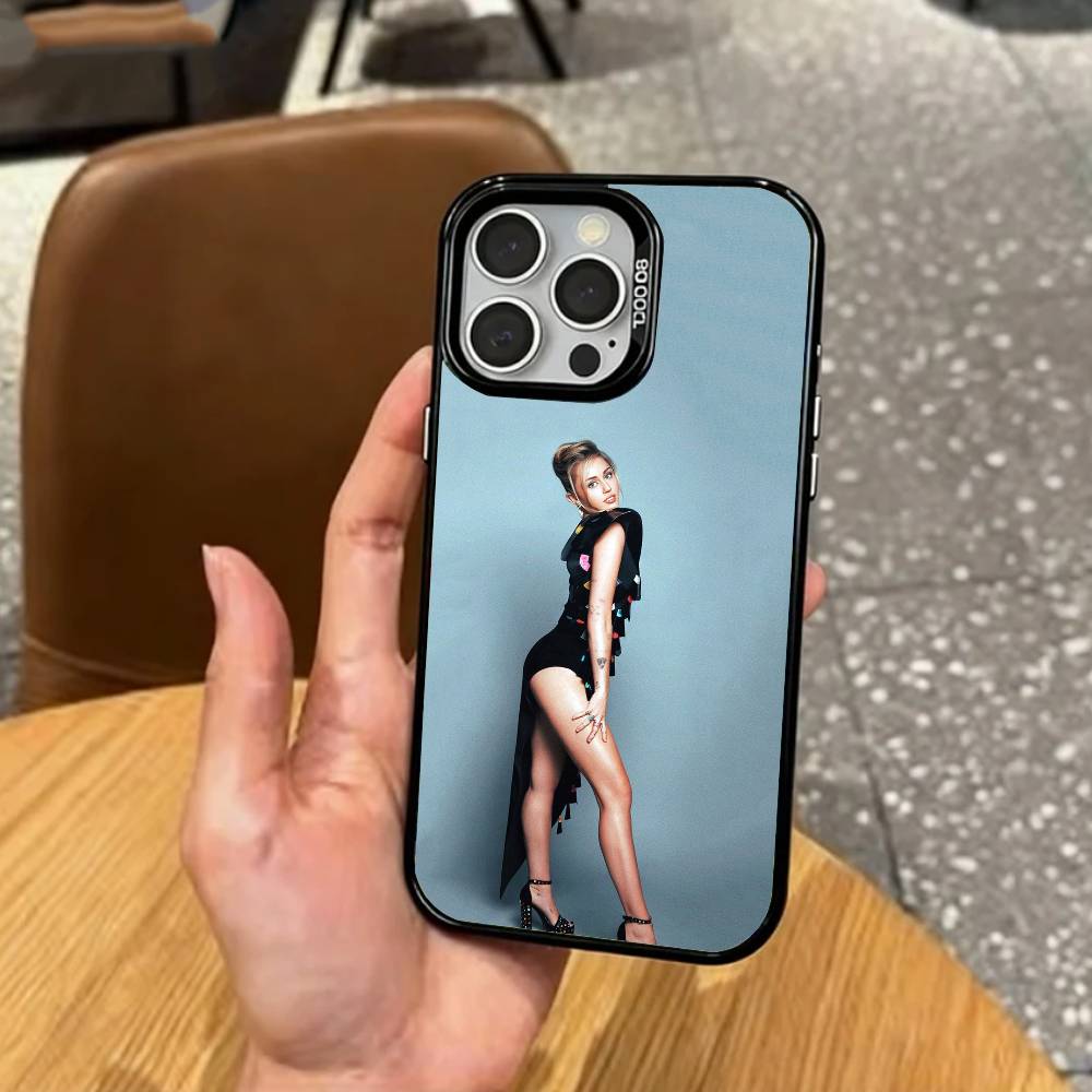 КРУТЫЕ Чехлы для телефона Miley Cyrus Для iPhone17,16,15,14,13,12,11 Plus,Pro Max Цветные Посеребренная Внутренняя Крышка