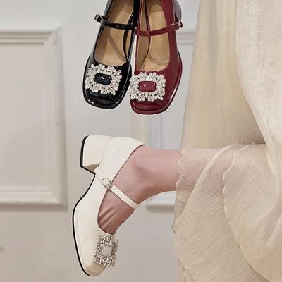 Весна 2024 г., французские ретро-туфли со стразами, квадратным носком, на низком каблуке, из лакированной кожи, с квадратной пряжкой