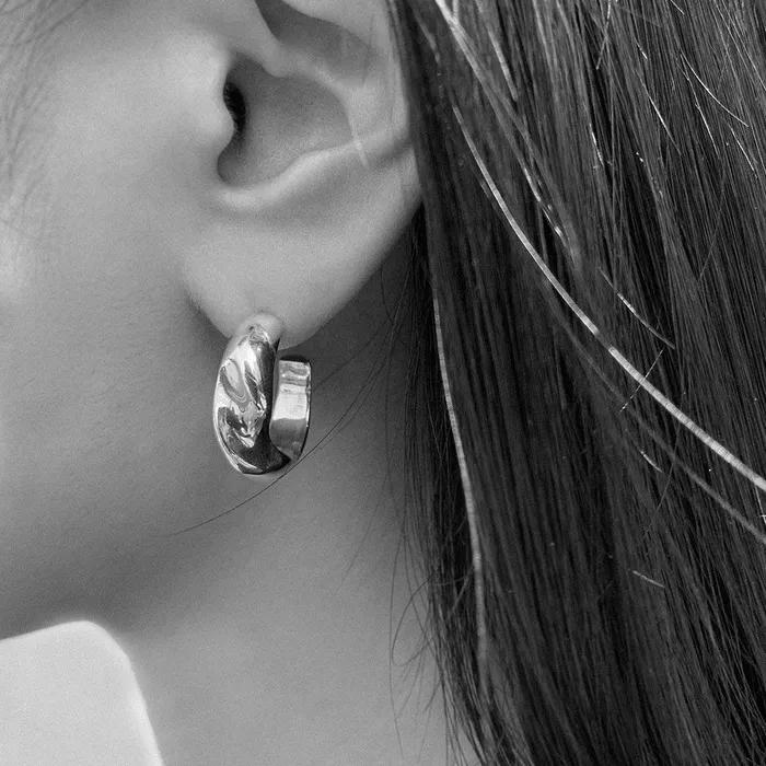 BOLDNESS CURVE HOOPS