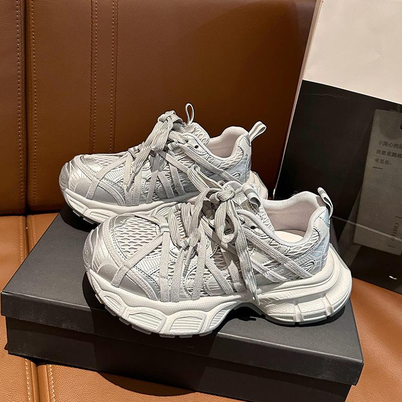 Модные женские кроссовки на платформе 2025 лето новинка сетчатые дышащие увеличивающие рост спортивная обувь модная шнуровка удобная повседневная обувь