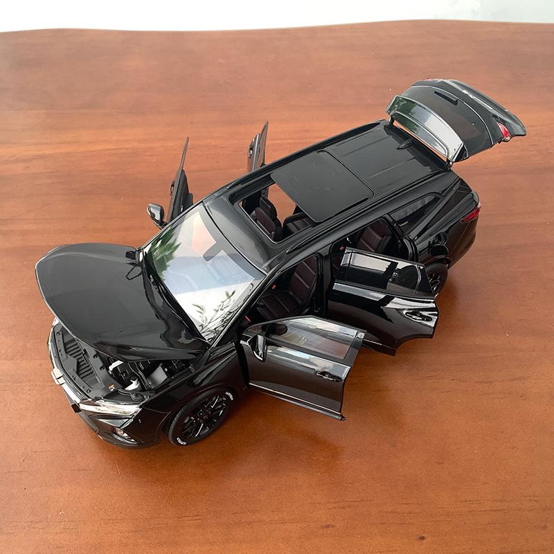 Dealer Edition Car Model,1:18 GM Chevrolet Blazer RS,Diecast Model for Collections,Display and Gift for Friend
