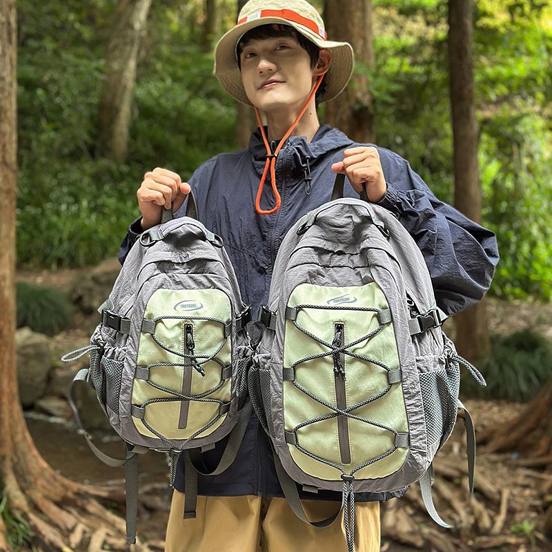 Повседневный рюкзак для женщин 2025 лето новый большой вместимости походный рюкзак, рюкзак для мужчин для путешествий на короткие расстояния