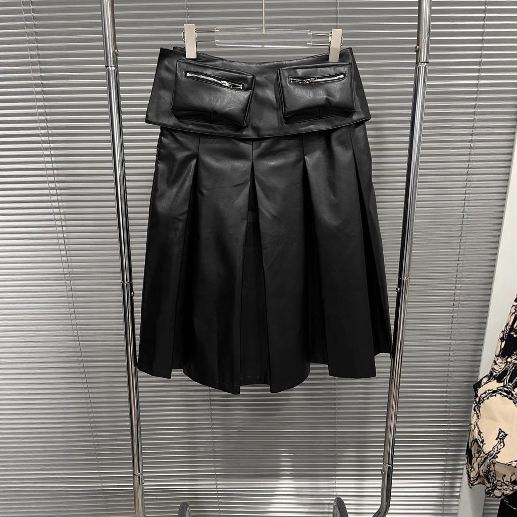2025 A/W Black Pleated Leather Skirt with Detachable Velcro Pockets & Patchwork A-line Design