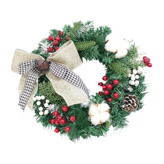 Рождественский венок для входной двери Ручной работы Искусственный венок из зелени с сосновыми шишками Красными ягодами Шарами для внутреннего и наружного праздничного декора