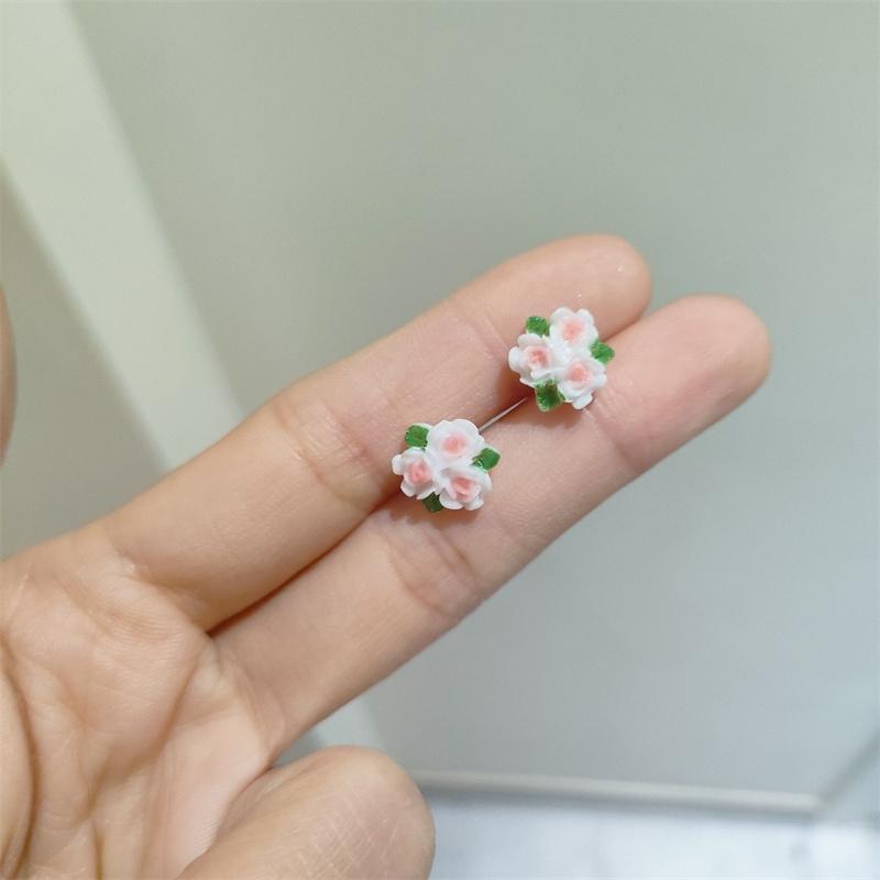 1/4 пары сережек-гвоздиков в виде сладких цветов и бабочек для женщин и девочек, милые мини-серьги из смолы, украшения для вечеринок, аксессуары, подарки