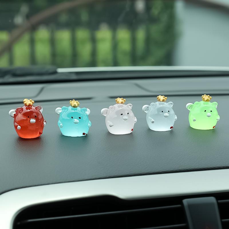 Luminous Cute Crown Pig Decoration Car Dashboard Resin Ornaments Mini Pig Night Fluorescence Decor Auto Interior Accessories