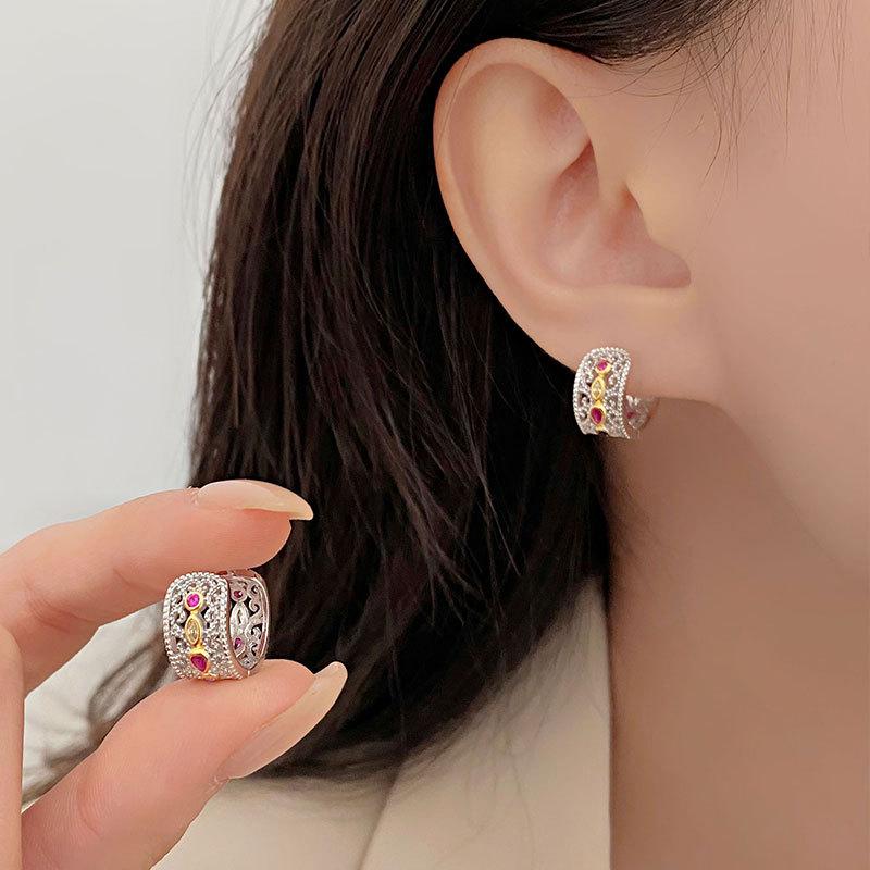 Personalized Diamond-set Contrasting Ear Buttons for Women Fashion Retro and Cold Style Light Luxury Ear Rings