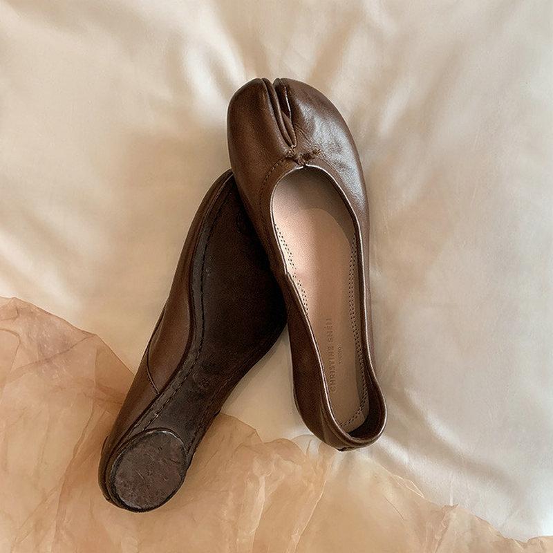 2025A Новый стиль кожаных туфель с разделением пальцев с эффектом стирки, женские неглубокие серебристые туфли на каблуке «свиное копытце» и балетки