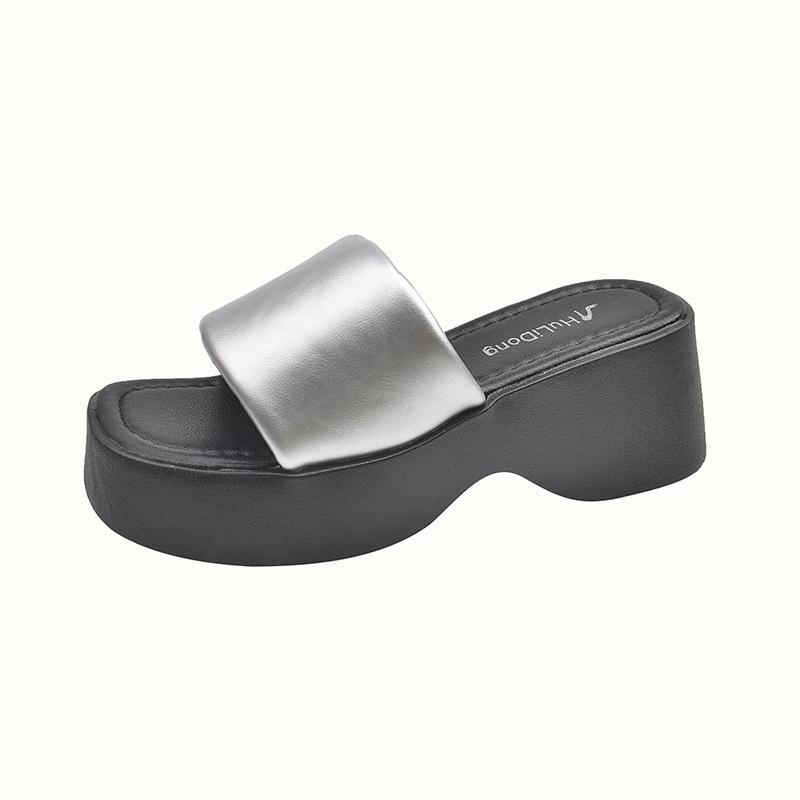 Muffin thick-soled small one-word slippers women's shoes wear 2025 new summer silver sandals
