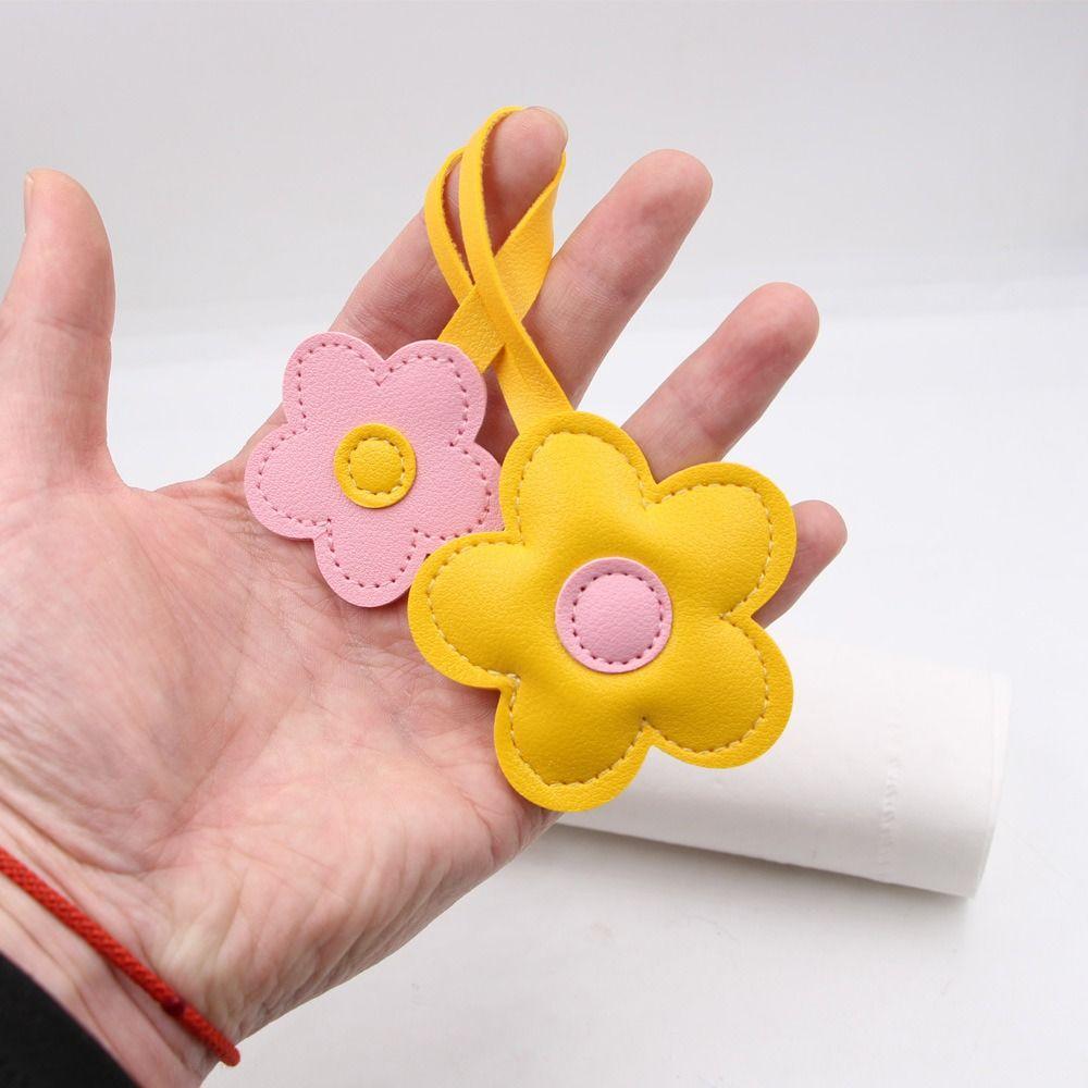 Car Keyring Five Petal Flower Keychain PU Leather Bag Pendant Sunflower Bag Pendant Car Accessory
