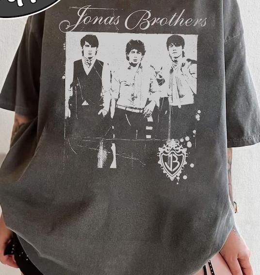 Jonas Brothers 20-я годовщина Jonas Tour 2025 футболка цвета древесного угля KV39617 Унисекс футболка