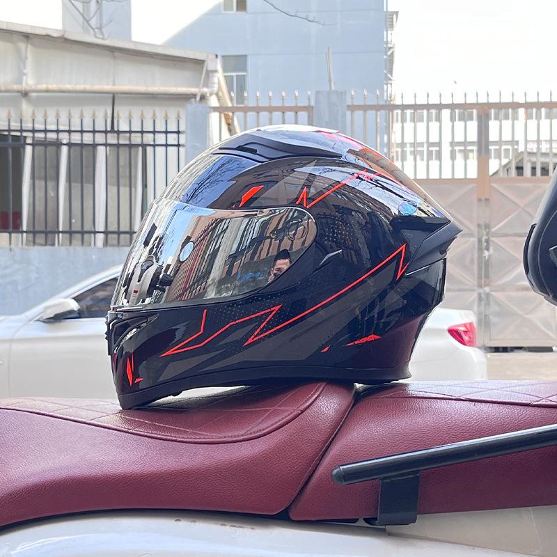 Мотоциклетный шлем Полный шлем можно оснастить Bluetooth-гарнитурой Мужской всесезонный шлем для езды на электровелосипеде
