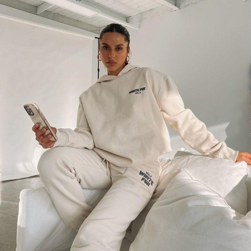 Женский комплект худи на весну, осень и зиму. Модный спортивный пуловер с длинным рукавом и капюшоном. Комплект из двух предметов.