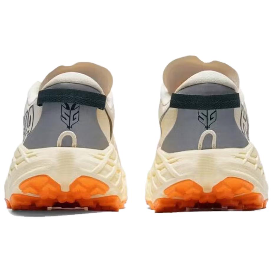 HOKA One One Speedgoat 7 Wide Удобные кроссовки для трейлраннинга Мужские Бежевые 1171930-VMR