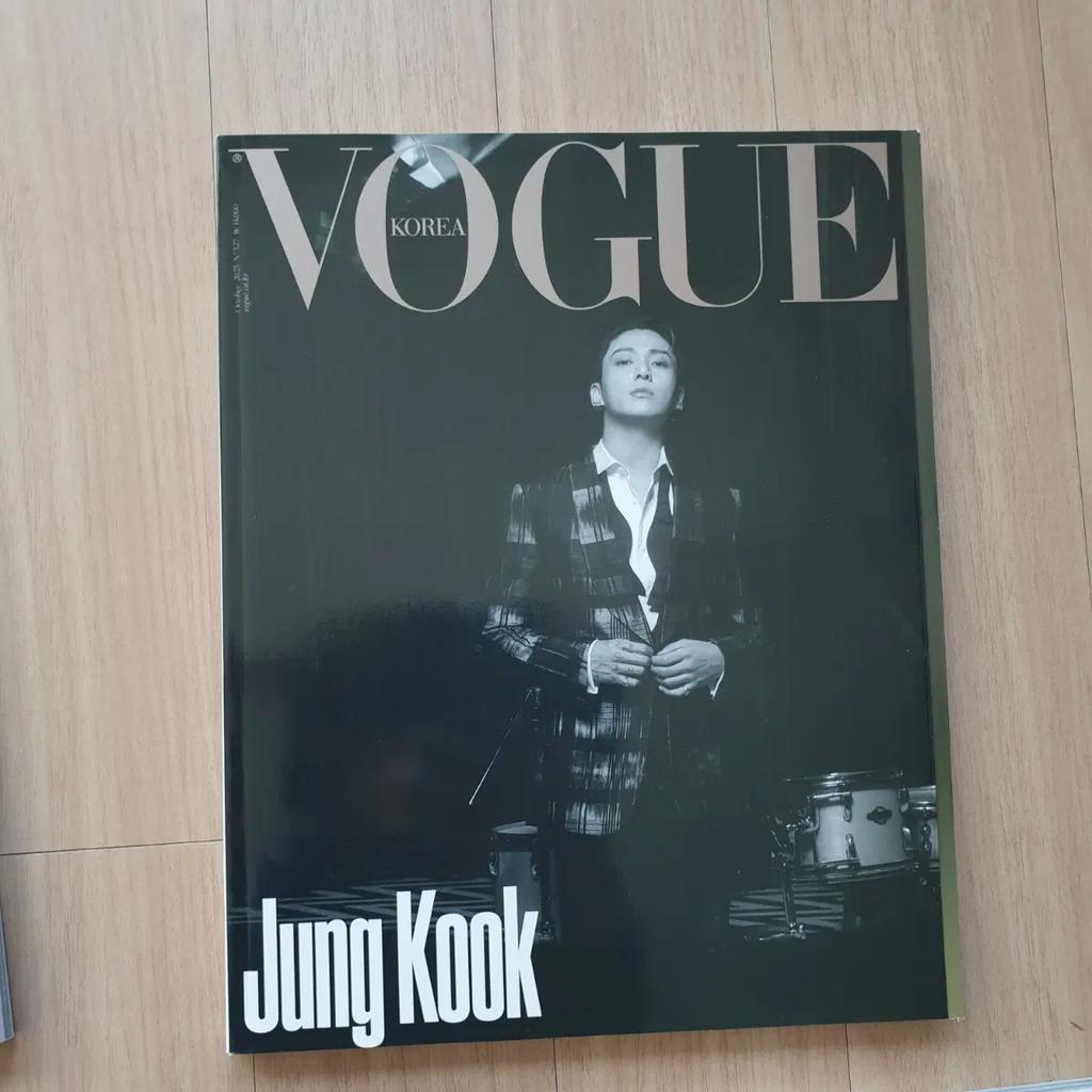 BTS Jungkook 5 Magazines (Dazzle + Vogue) Used