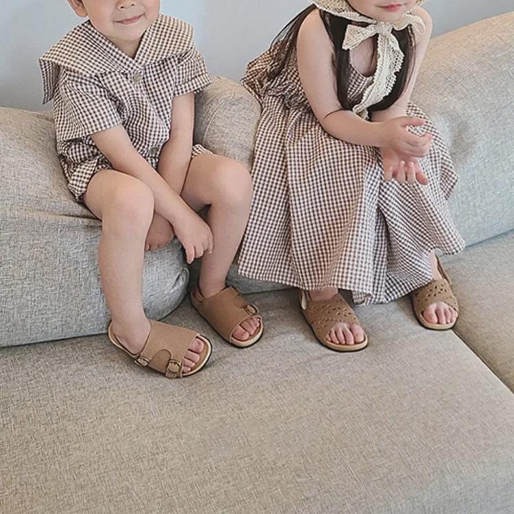 Модный детский клетчатый костюм с матросским воротником: Комплект из юбки на подтяжках для девочек и шорт для мальчиков