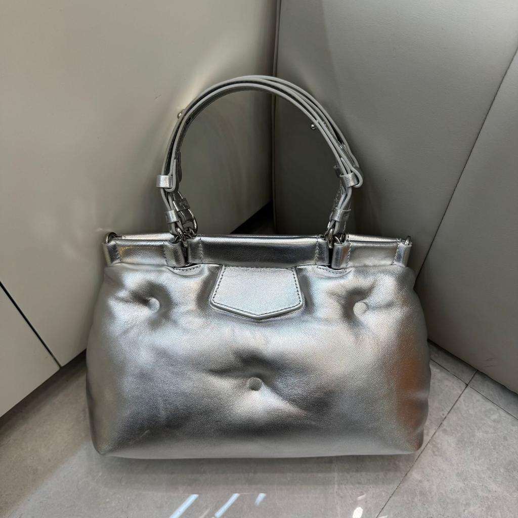 2026 Внешняя торговля Меховая сумка-подушка для подушек Большая вместимость Модная Универсальная Мягкая Облачная сумка Сумка-тоут Портативная Сумка для ужина Женская