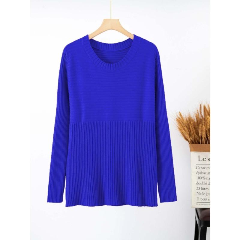 Осенний женский свитер с круглым вырезом и кружевной вязкой на талии