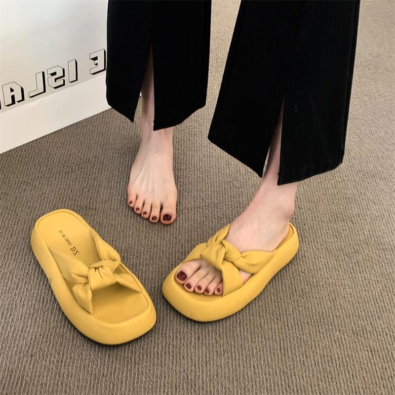 Крутые шлепанцы для женщин Летние полушлепанцы Универсальная пляжная обувь