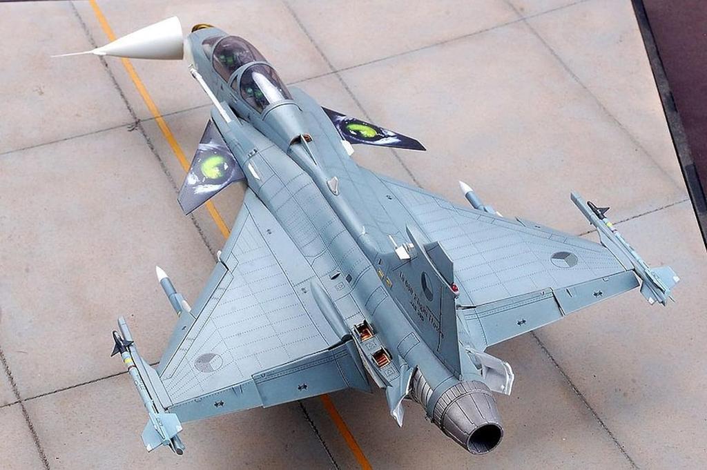 Kitty Hawk Model JAS Gripen Plastic Model Kit KH80118 1/48 39B/D (Airplane)