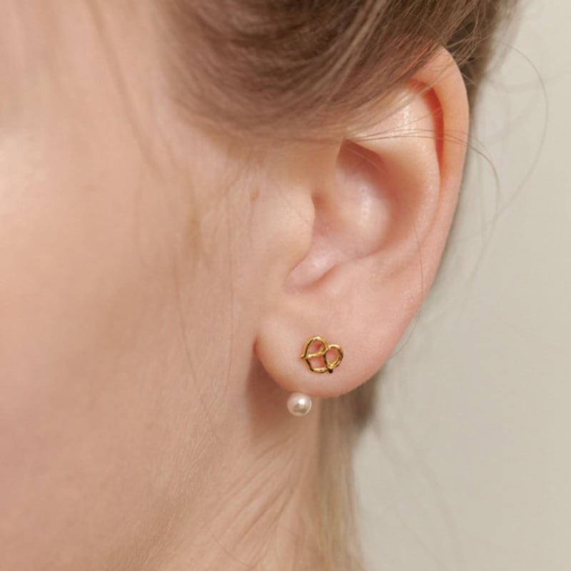 Tatiana (Серебро 925) Серьги-пусеты с жемчугом и подвесками в виде сердец EC3080