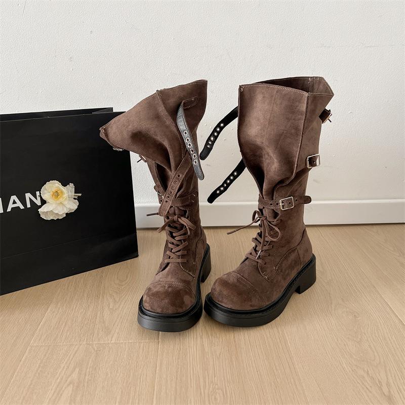 Модные ковбойские рыцарские сапоги женские 2025 весна и лето новые коричневые ретро с ремешком и пряжкой на шнуровке британские женские сапоги