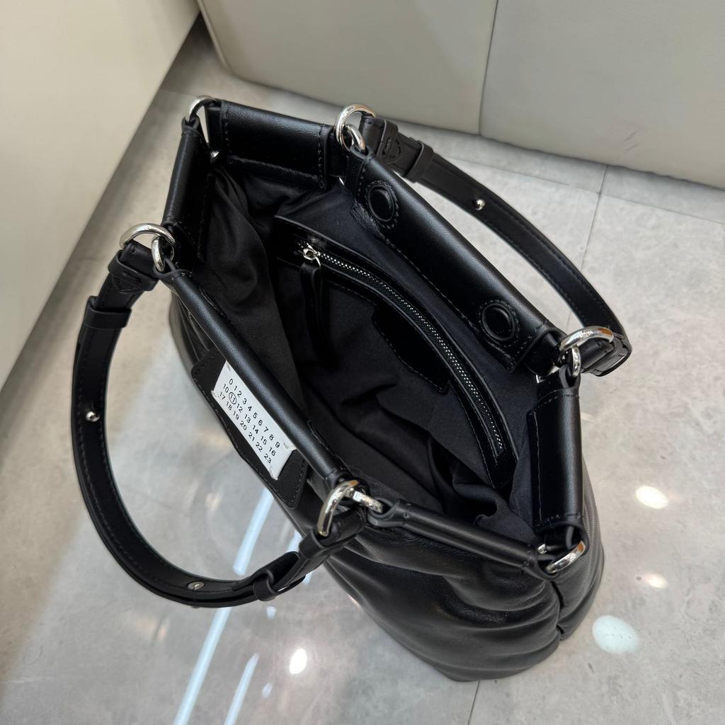 2026 Внешняя торговля Меховая сумка-подушка для подушек Большая вместимость Модная Универсальная Мягкая Облачная сумка Сумка-тоут Портативная Сумка для ужина Женская