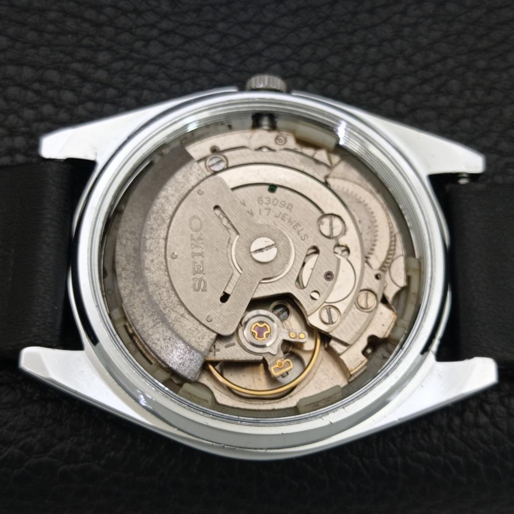 Seiko 5 АВТОМАТИЧЕСКИХ ВИНТАЖНЫХ ОТРЕМОНТИРОВАННЫХ ЯПОНСКИХ МУЖСКИХ ЧАСОВ С БЕЛЫМ ЦИФЕРБЛАТОМ a444241-1