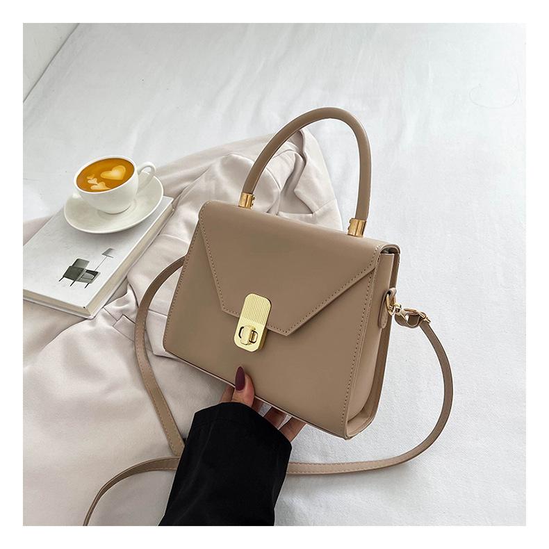 Женская сумка Маленькая квадратная сумка с поворотным замком Сумка Simple Style Аксессуары Женская сумка в иностранном стиле Сумка через плечо Crossbody