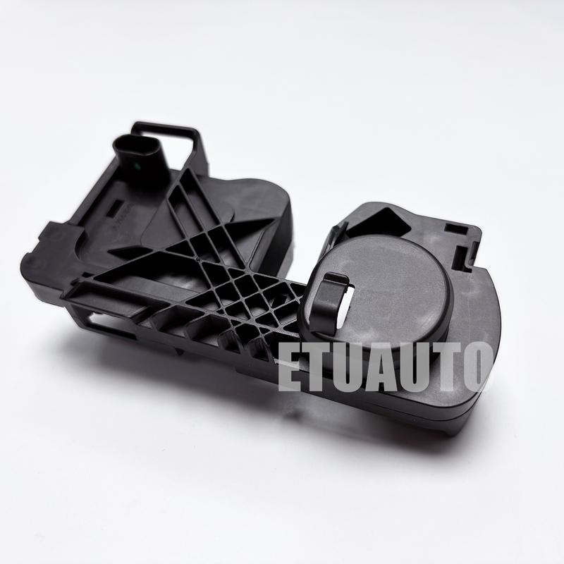 For Mercedes Benz W117 W176 W246 W447 C117 X117 CLA Limit Switch Bonnet Lock A2468700558 2468700558