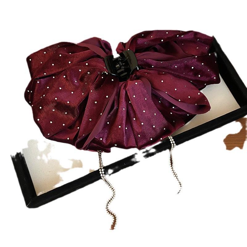 Заколка-бантик из красного бархата: Элегантный весенний зажим для волос на Новый год