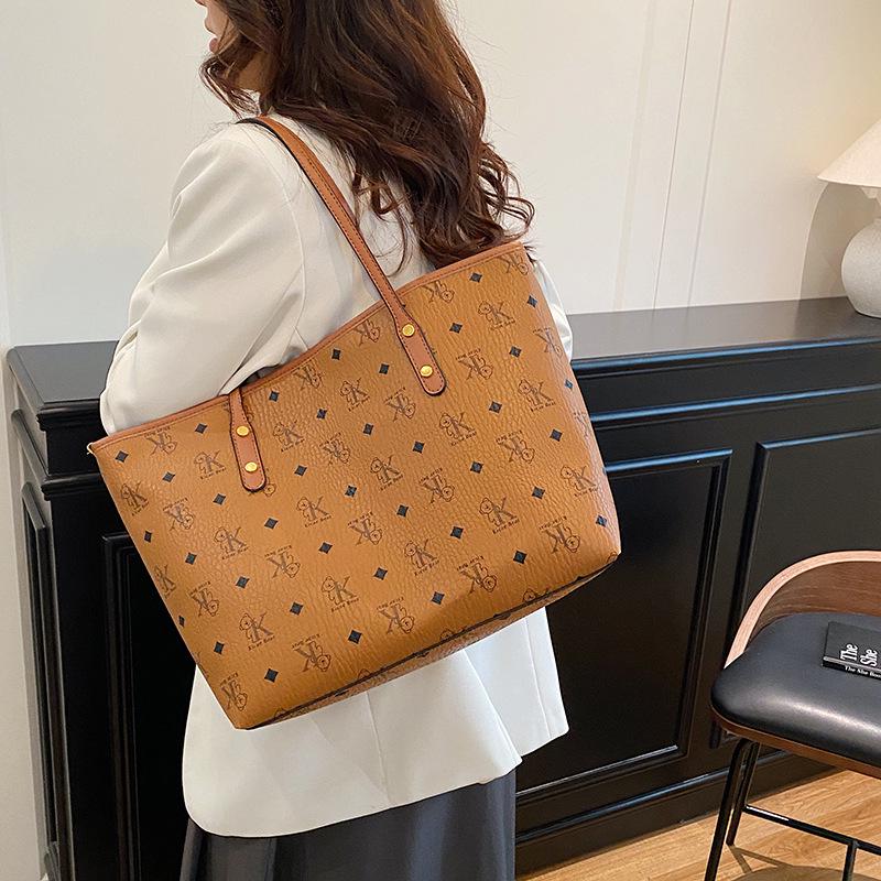 Women's High-Capacity Bear Print Tote Bag - Stylish Shoulder Handbag for Outings & Class