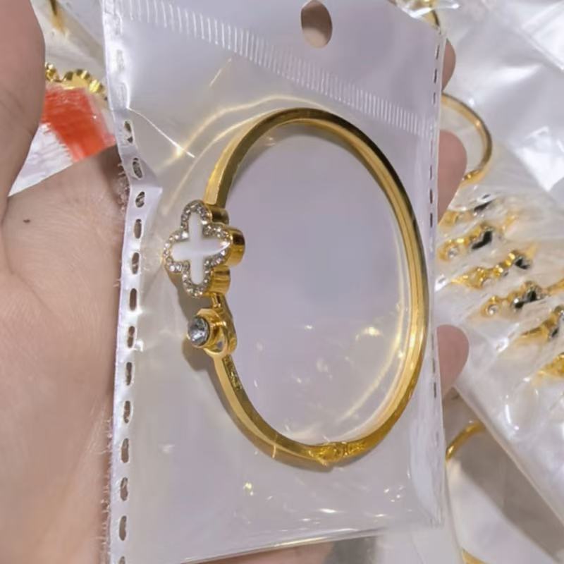 Модный браслет с четырьмя листами клевера Ins Нежный браслет высокого класса с ощущением циркония Открытый браслет для ювелирных изделий