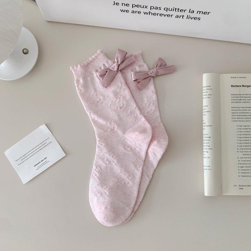 Early Autumn Embossed Cat Bow Mid-Calf Ballet Style Women's Socks