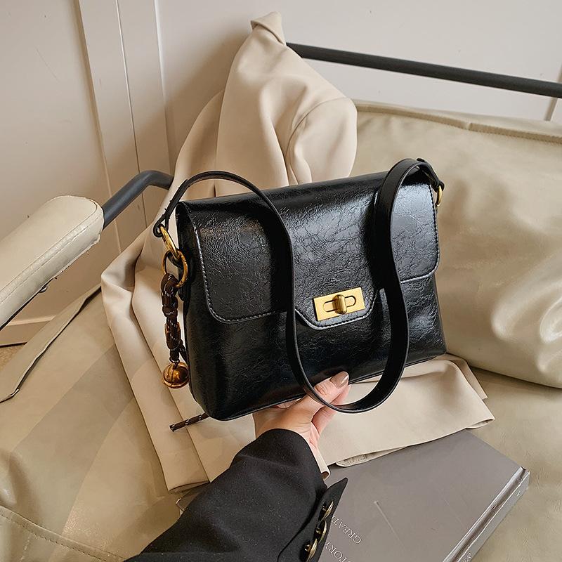 Маленькая сумка женская модная универсальная новая ретро сумка через плечо, сумка-мессенджер, нишевая дорожная маленькая квадратная сумка