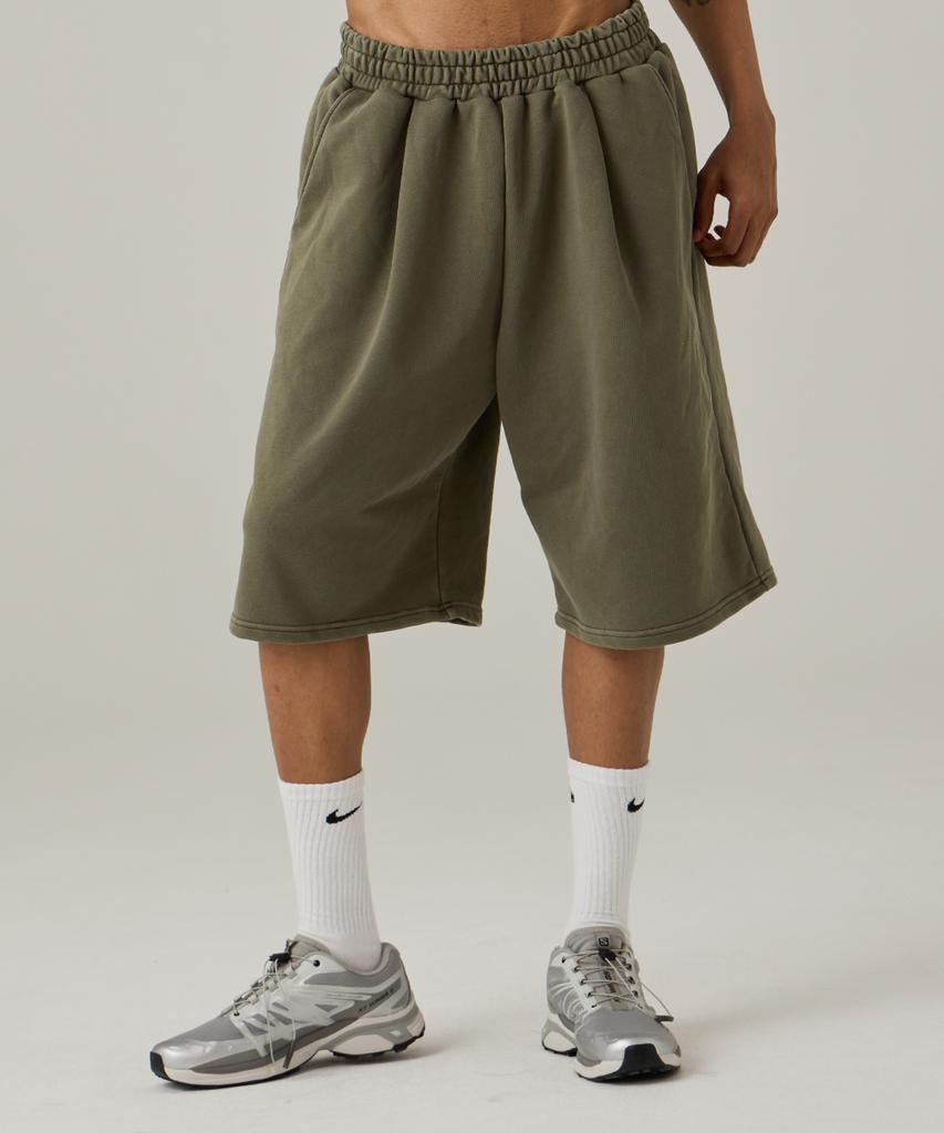 URBANAGE Bermuda Pigment One-Pleat Sweat Shorts Khaki